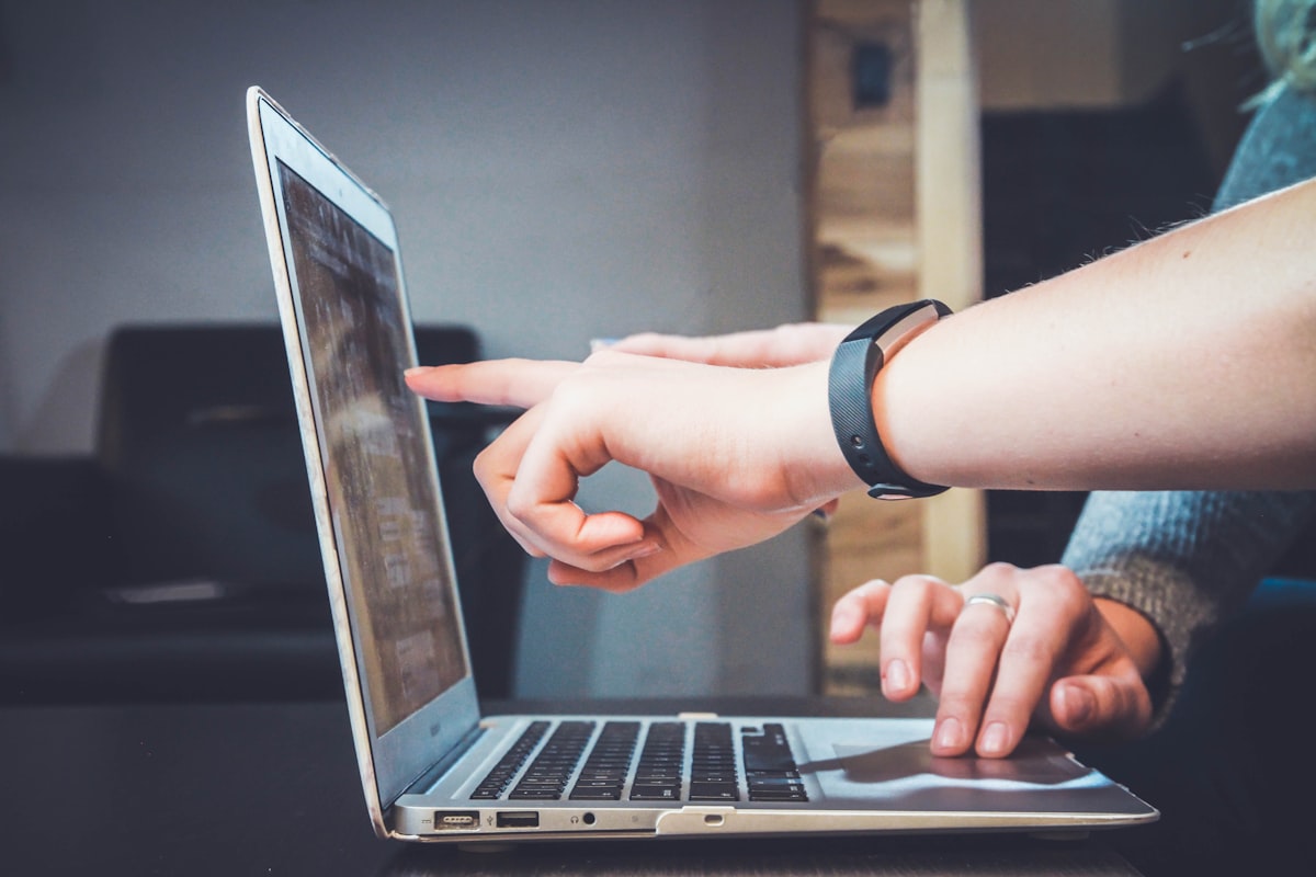 Tecnologia, software e trabalho colaborativo no ambiente empresarial